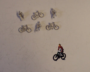 B67 (1) Men riding bikes (3) - N GAUGE -