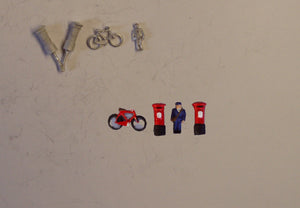 C19 (1) Postman, bike and postboxes - N GAUGE -