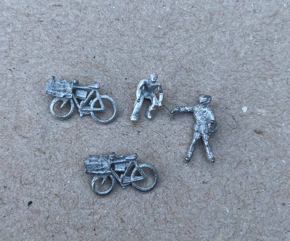 C66 (1) Period delivery bike and tradesman (2) - N GAUGE-