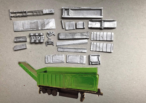 M77 (3) Log shredder / chipper on semi trailer - N GAUGE -