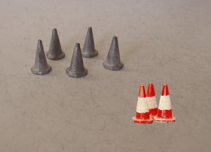 PW59 (1) Motorway style cones (5 @ 15mm) - OO GAUGE -