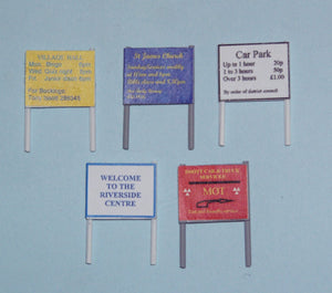 Z22 Notice Boards ( with 2 different signs) - OO GAUGE -