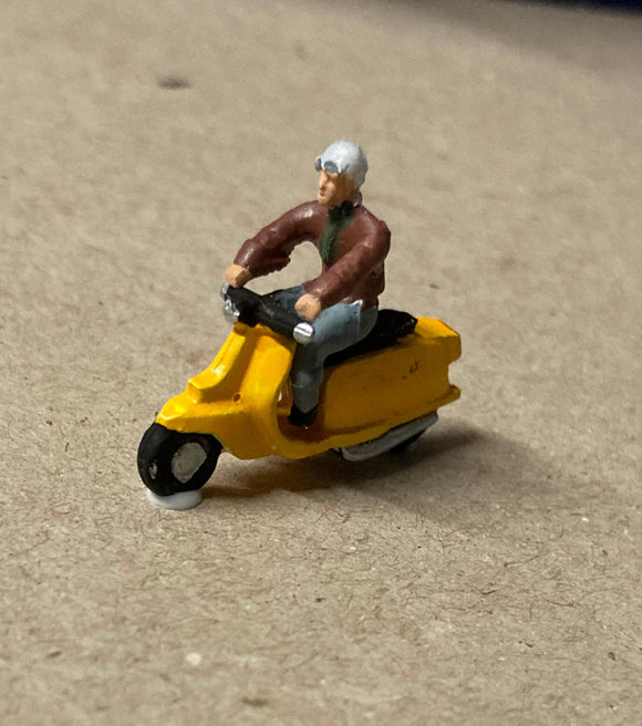 Z106 Lambretta and rider (solid colour) - OO GAUGE -